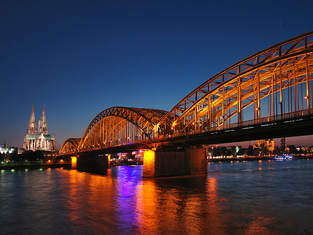 Fotos Kölner Dom hinter der Hohenzollernbrücke | Köln