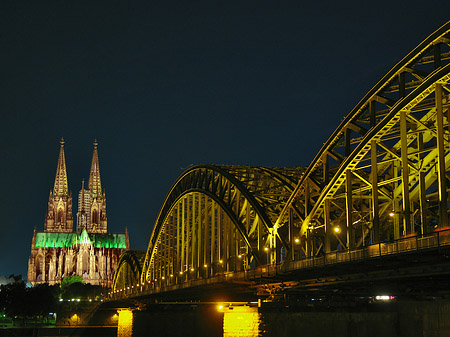 Fotos Kölner Dom hinter der Hohenzollernbrücke | Köln