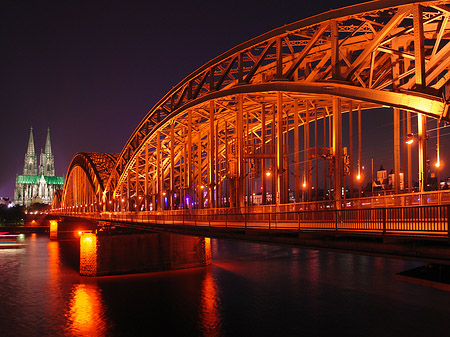 Fotos Kölner Dom hinter der Hohenzollernbrücke | Köln