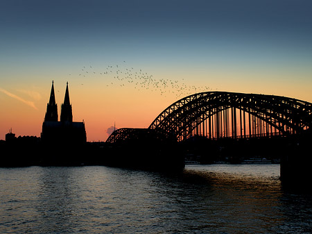 Fotos Kölner Dom hinter der Hohenzollernbrücke | Köln