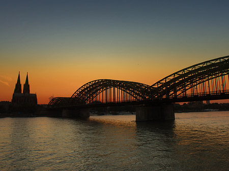 Fotos Kölner Dom hinter der Hohenzollernbrücke | Köln