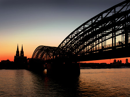 Fotos Kölner Dom hinter der Hohenzollernbrücke | Köln