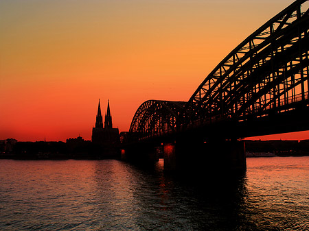 Fotos Kölner Dom hinter der Hohenzollernbrücke | Köln