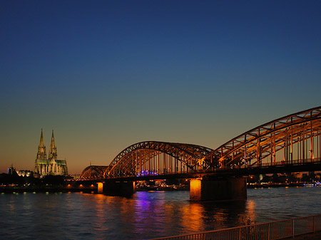 Fotos Kölner Dom hinter der Hohenzollernbrücke | Köln