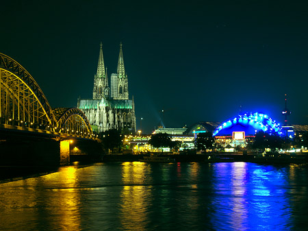 Blick auf musical-dome und Kölner Dom