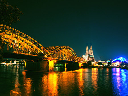 Blick auf musical-dome und Kölner Dom