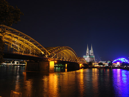 Blick auf musical-dome und Kölner Dom Fotos