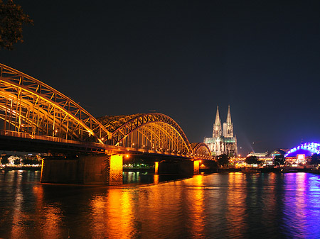 Blick auf musical-dome und Kölner Dom Foto 