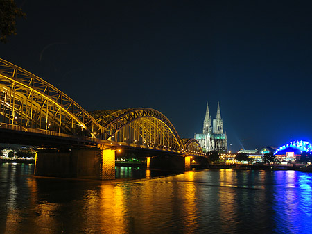 Blick auf musical-dome und Kölner Dom Fotos