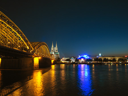 Fotos Blick auf musical-dome und Kölner Dom