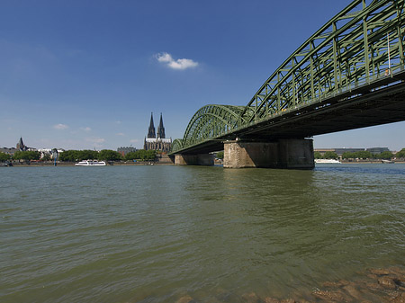 Fotos Schiff unter der Hohenzollernbrücke | Köln