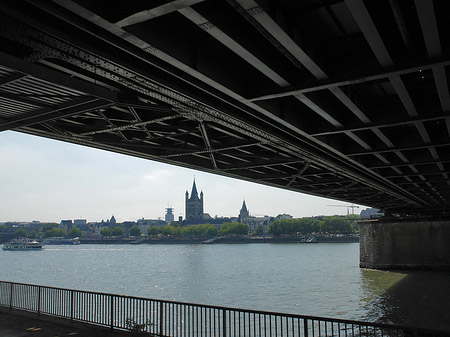 unter der Hohenzollernbrücke Fotos