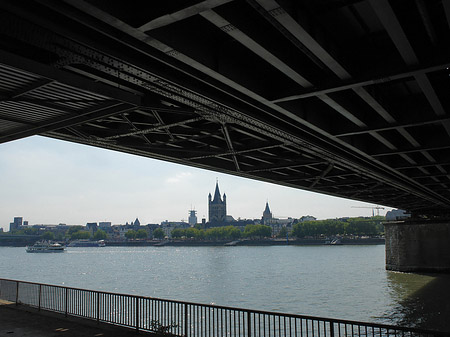 Foto unter der Hohenzollernbrücke