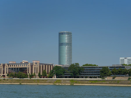 Triangelturm auf dem Kennedyufer Fotos