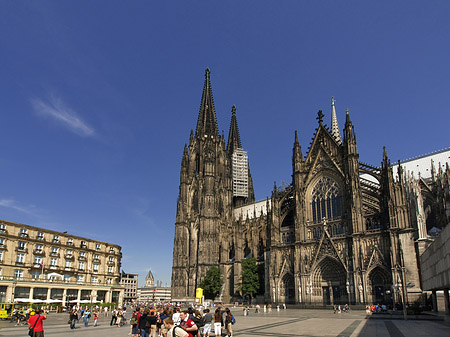 Fotos Bimmelbahn fährt zum Kölner Dom