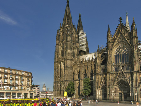 Foto Bimmelbahn fährt zum Kölner Dom - Köln