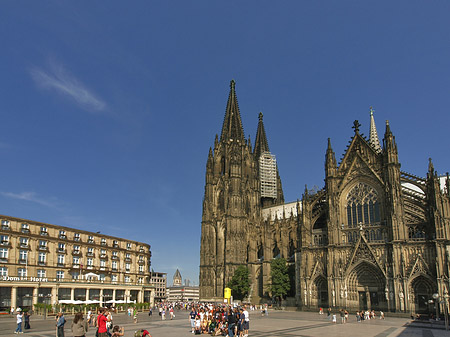 Kölner Dom mit Domhotel Fotos