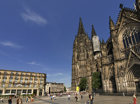 Kölner Dom mit Domhotel Fotos