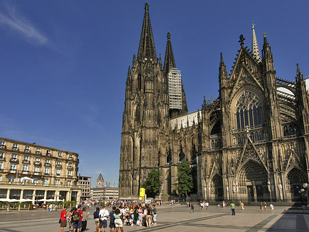 Kölner Dom mit Domhotel Foto 