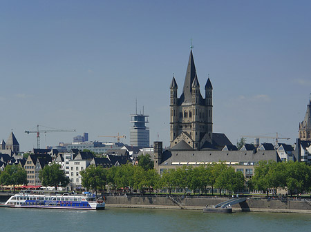 Foto Groß St Martin mit Wasser - Köln