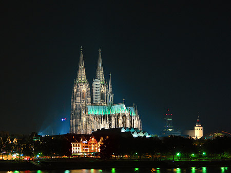 Kölner Dom bei Nacht Foto 