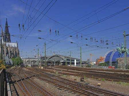 Hauptbahnhof neben dem Kölner Dom Foto 