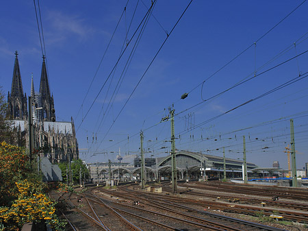 Hauptbahnhof neben dem Kölner Dom Fotos