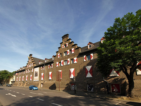 Fotos Kölnisches Stadtmuseum mit Straße