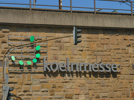 KölnMesse-Schild an Hochbrücke