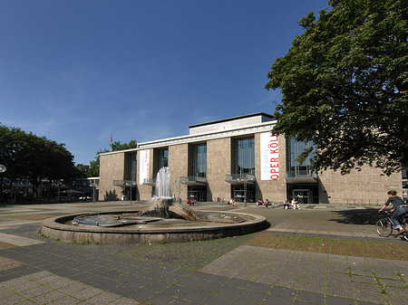 Foto Oper Köln mit Brunnen