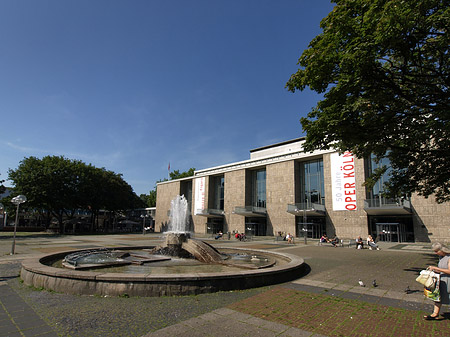 Foto Oper Köln mit Brunnen - Köln