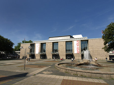 Foto Oper Köln mit Brunnen