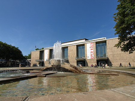 Fotos Oper Köln mit Brunnen