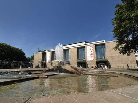 Fotos Oper Köln mit Brunnen | Köln