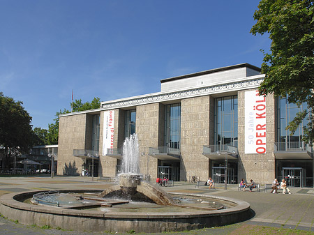 Foto Oper Köln mit Brunnen