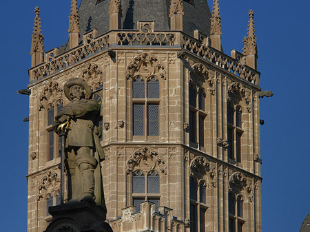 Foto Platzjabeck vor dem Rathausturm - Köln