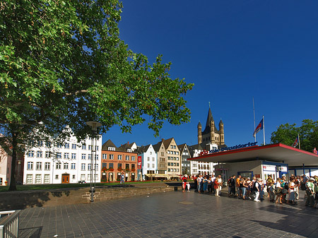 Foto Schlange stehen für Köln-Düsseldorfer