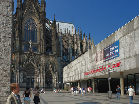 Römisch-Germanisches Museum neben dem Kölner Dom Fotos