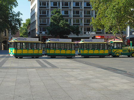 Roncalliplatz mit Wolters Bimmelbahn