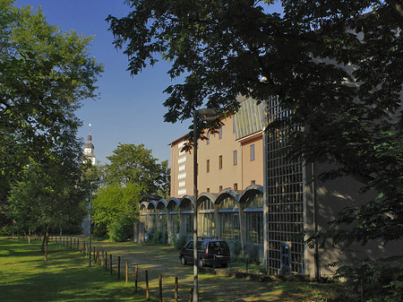 Foto Schule mit St Maria vom Frieden