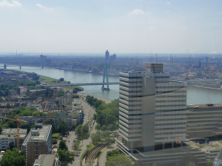 Severinsbrücke mit Lufthansa Foto 