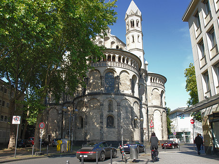 Fotos Seitentürme und Westturm der St Aposteln | Köln