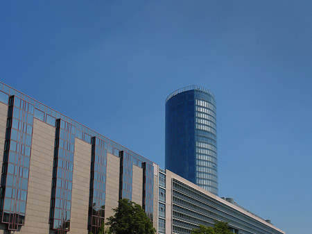 Fotos Triangelturm hinter Häusern