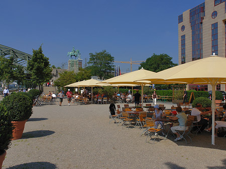 Fotos Schirme auf der Urbanstraße