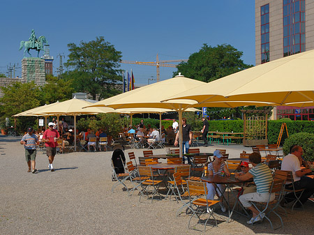 Schirme auf der Urbanstraße Foto 